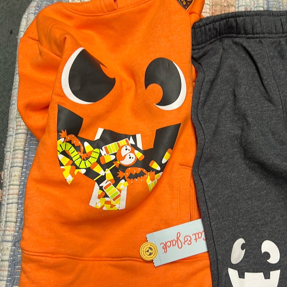 5T Cat & Jack Halloween sweat suit NWT